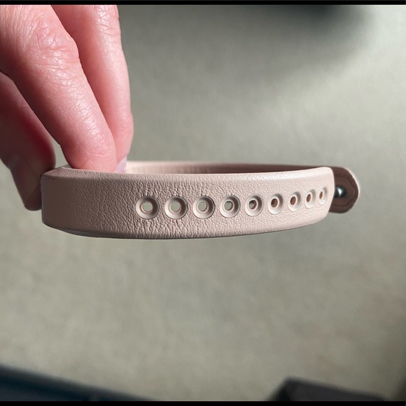 Fitbit Alta Pink Leather Band - Picture 4 of 6